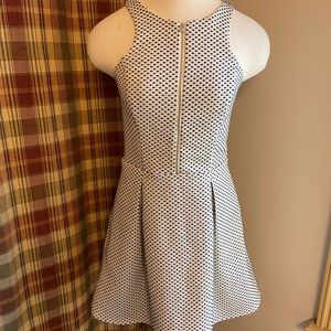 Express dress with pockets! 👗